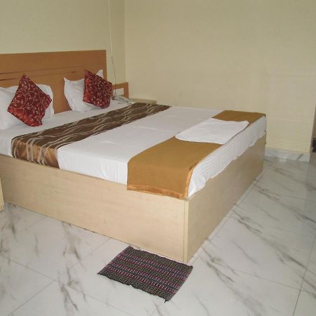 Oyo 13494 Hotel Nakshatra Inn Haidarábád Kültér fotó