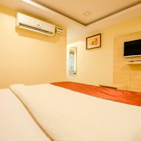 Oyo 13494 Hotel Nakshatra Inn Haidarábád Kültér fotó