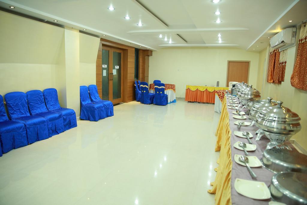 Oyo 13494 Hotel Nakshatra Inn Haidarábád Kültér fotó