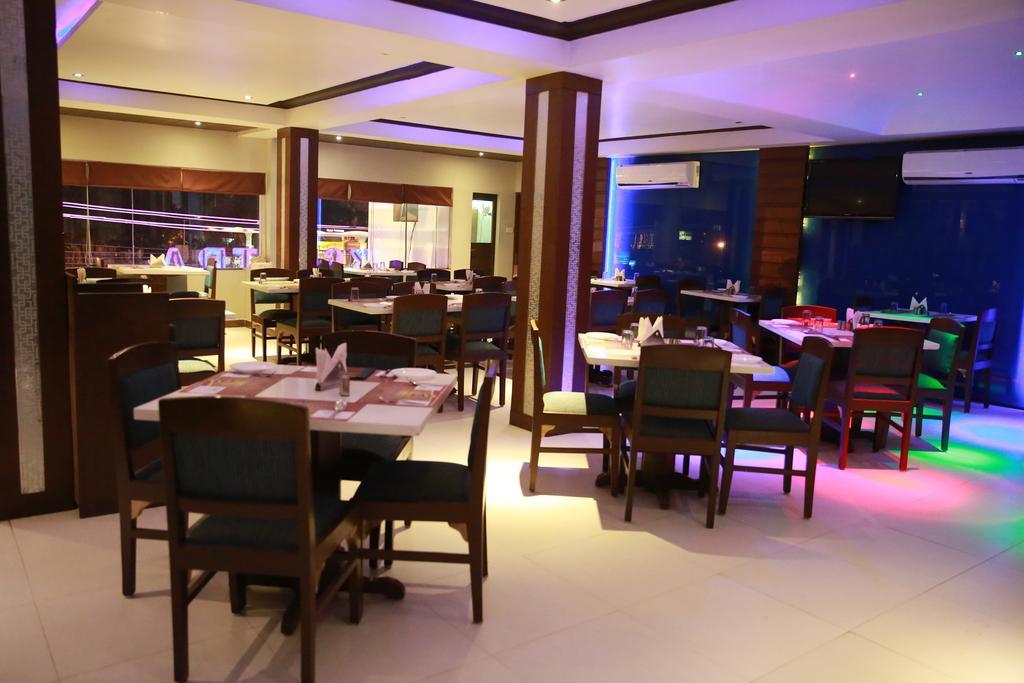 Oyo 13494 Hotel Nakshatra Inn Haidarábád Kültér fotó