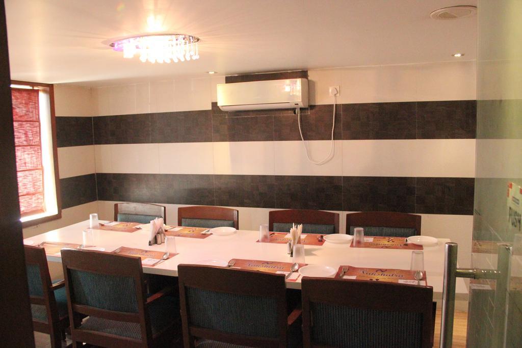 Oyo 13494 Hotel Nakshatra Inn Haidarábád Kültér fotó