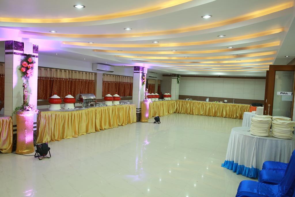 Oyo 13494 Hotel Nakshatra Inn Haidarábád Kültér fotó