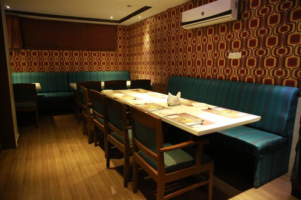 Oyo 13494 Hotel Nakshatra Inn Haidarábád Kültér fotó