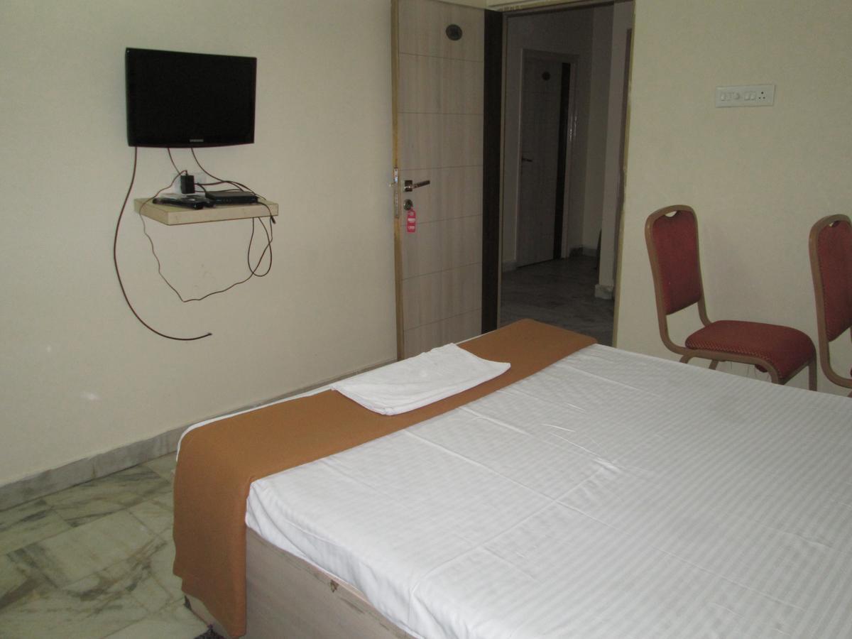 Oyo 13494 Hotel Nakshatra Inn Haidarábád Kültér fotó