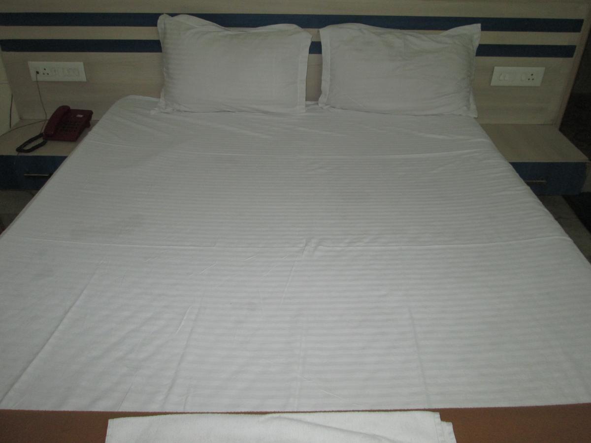 Oyo 13494 Hotel Nakshatra Inn Haidarábád Kültér fotó