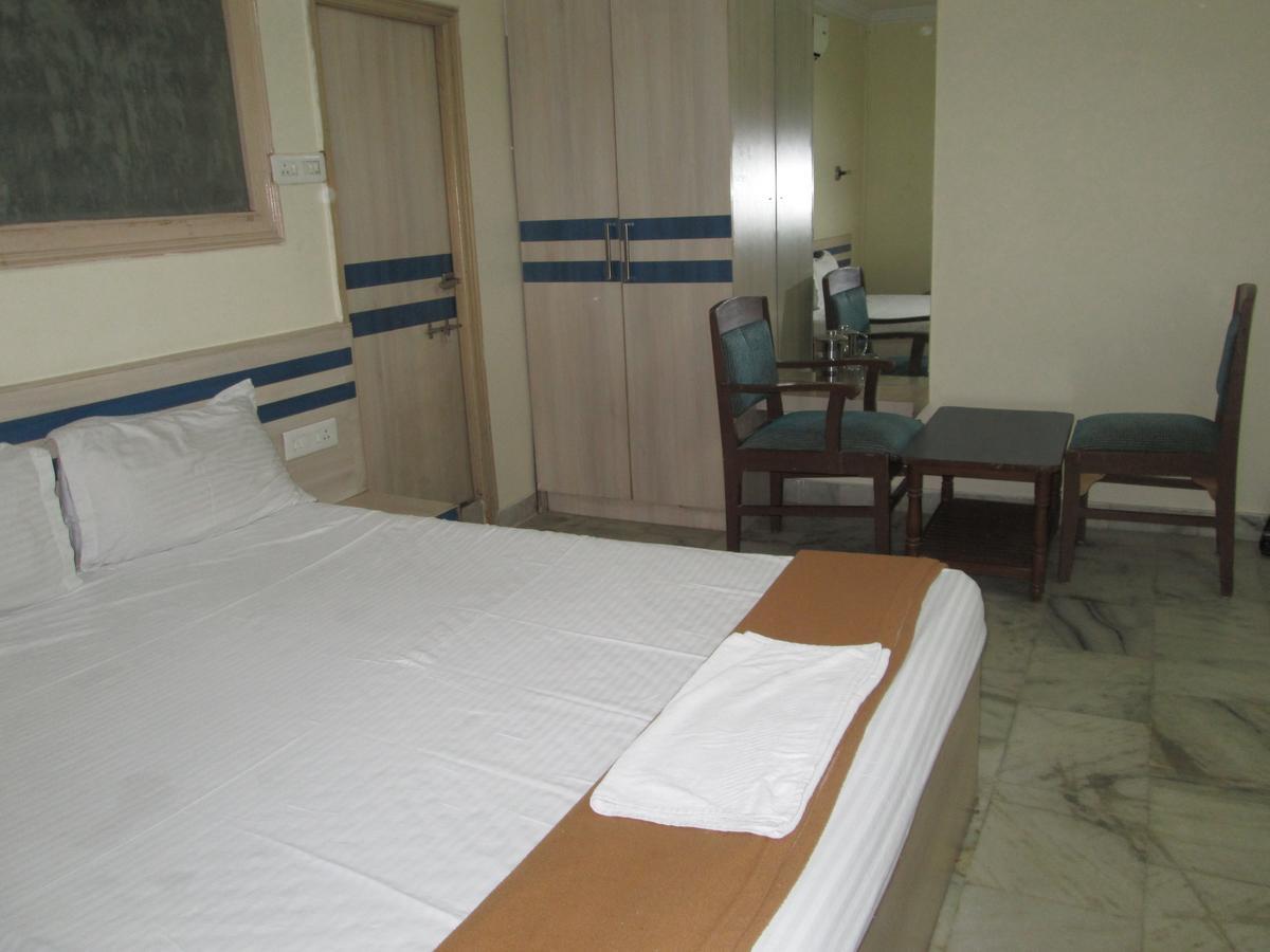 Oyo 13494 Hotel Nakshatra Inn Haidarábád Kültér fotó
