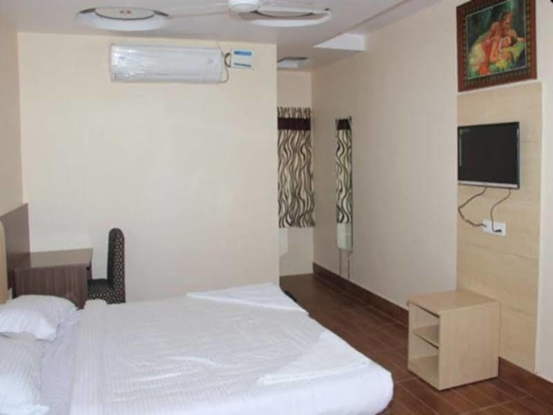 Oyo 13494 Hotel Nakshatra Inn Haidarábád Kültér fotó