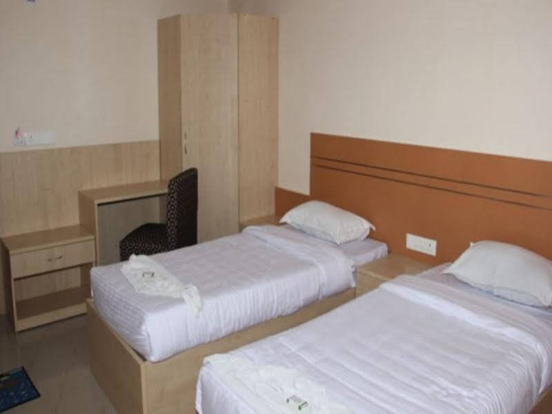 Oyo 13494 Hotel Nakshatra Inn Haidarábád Kültér fotó