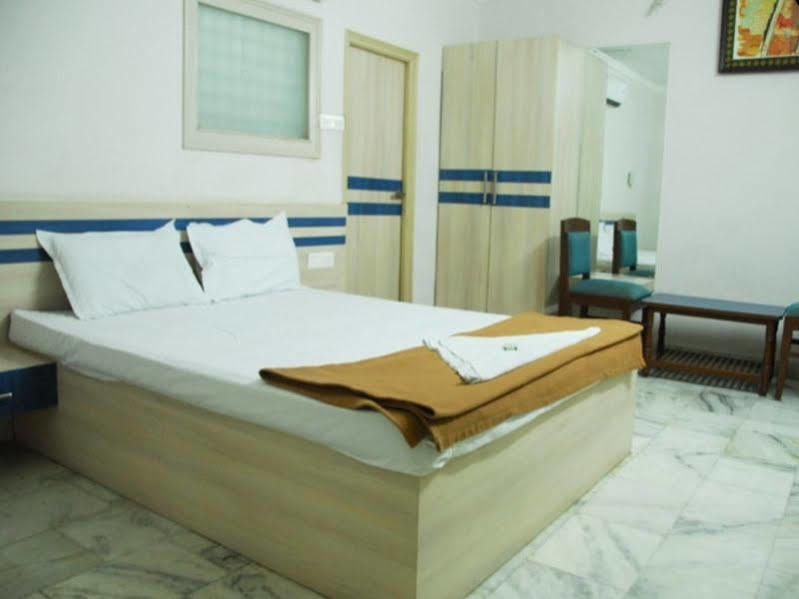 Oyo 13494 Hotel Nakshatra Inn Haidarábád Kültér fotó