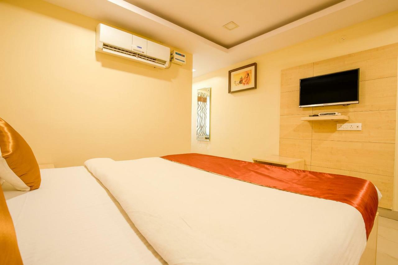 Oyo 13494 Hotel Nakshatra Inn Haidarábád Kültér fotó