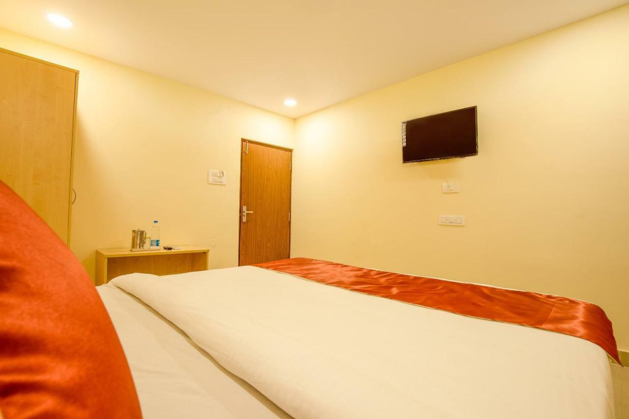 Oyo 13494 Hotel Nakshatra Inn Haidarábád Kültér fotó