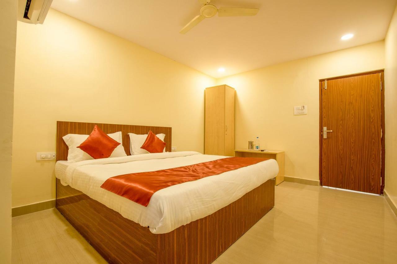 Oyo 13494 Hotel Nakshatra Inn Haidarábád Kültér fotó