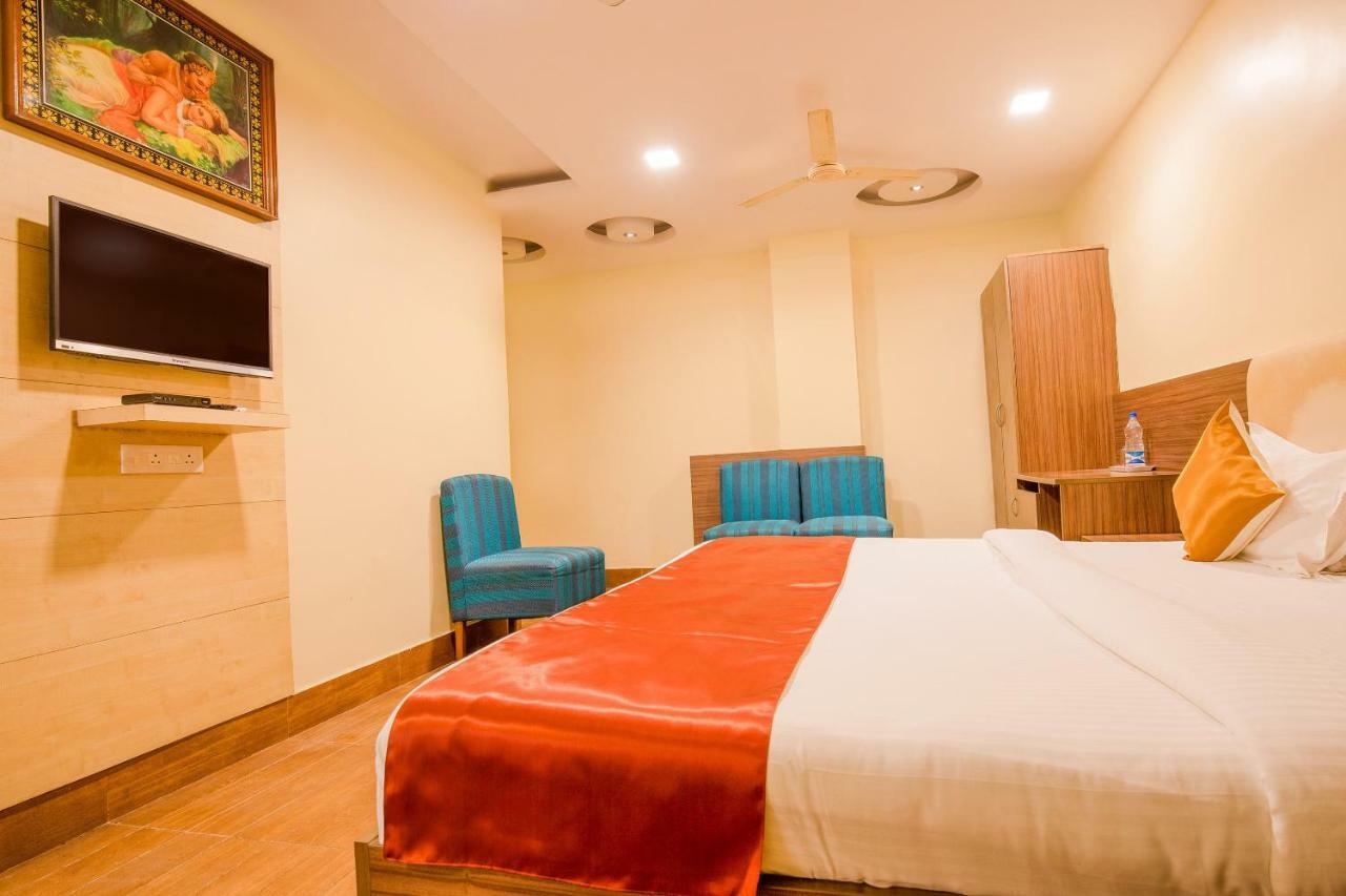 Oyo 13494 Hotel Nakshatra Inn Haidarábád Kültér fotó